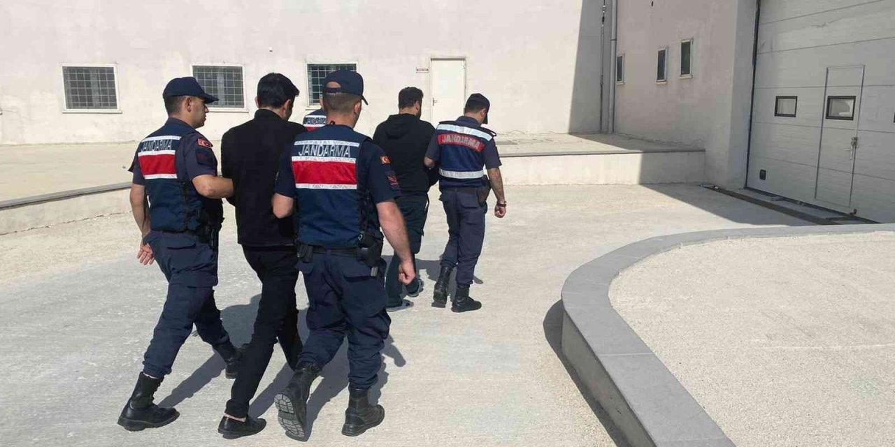 Mezarlık Kapılarını Çalan Şüpheliler Tutuklandı