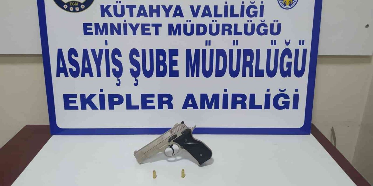 Kütahya’da Şüpheli Şahsın Üzerinde Ruhsatsız Silah Çıktı