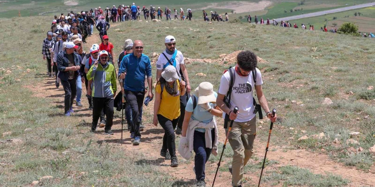 İpekyolu Belediyesinden Doğa Yürüyüşü