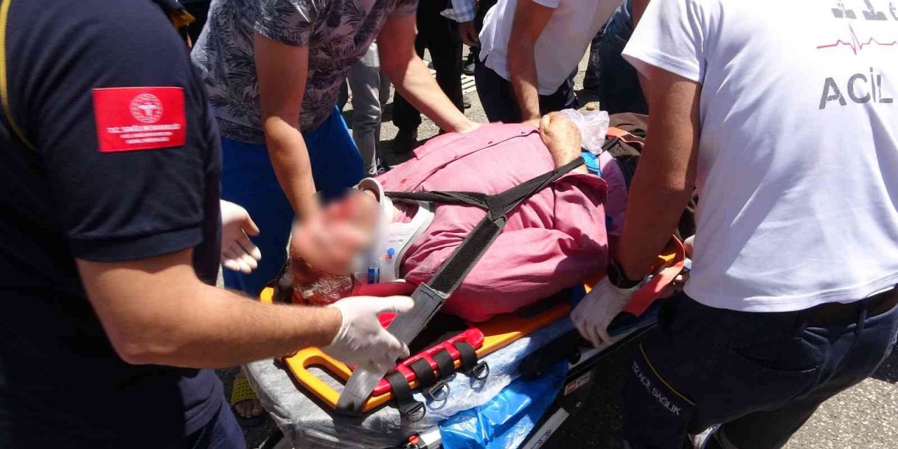 Hafif Ticari Aracın Çarptığı Yaya Ağır Yaralandı