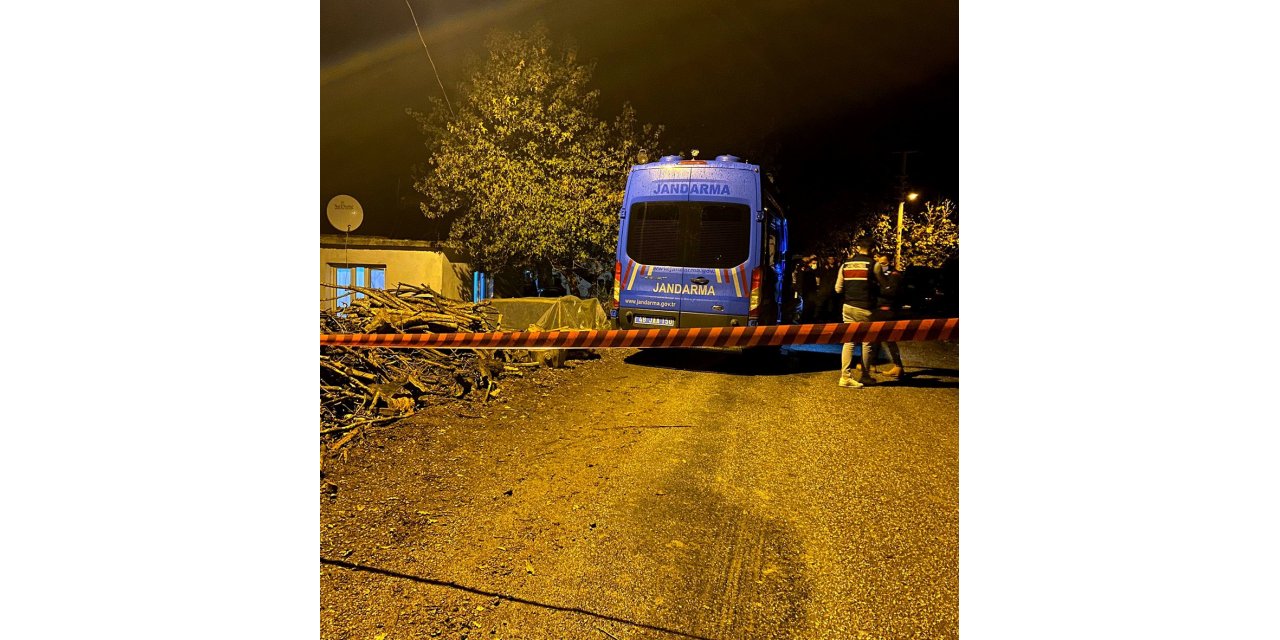 Amcasını Ve Kuzenlerini, Kardeşinin Vurduğunu Öne Sürdü