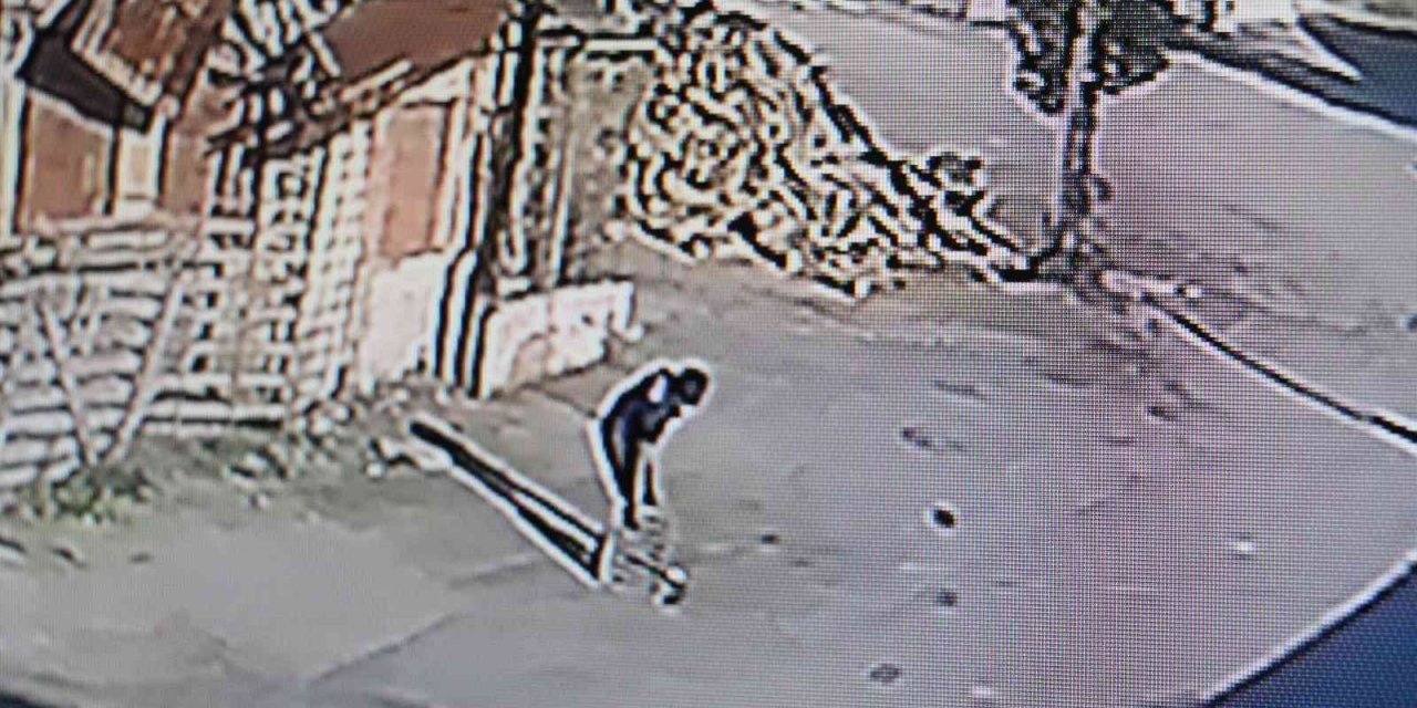 40 Yıllık Rögar Kapağını Çaldılar