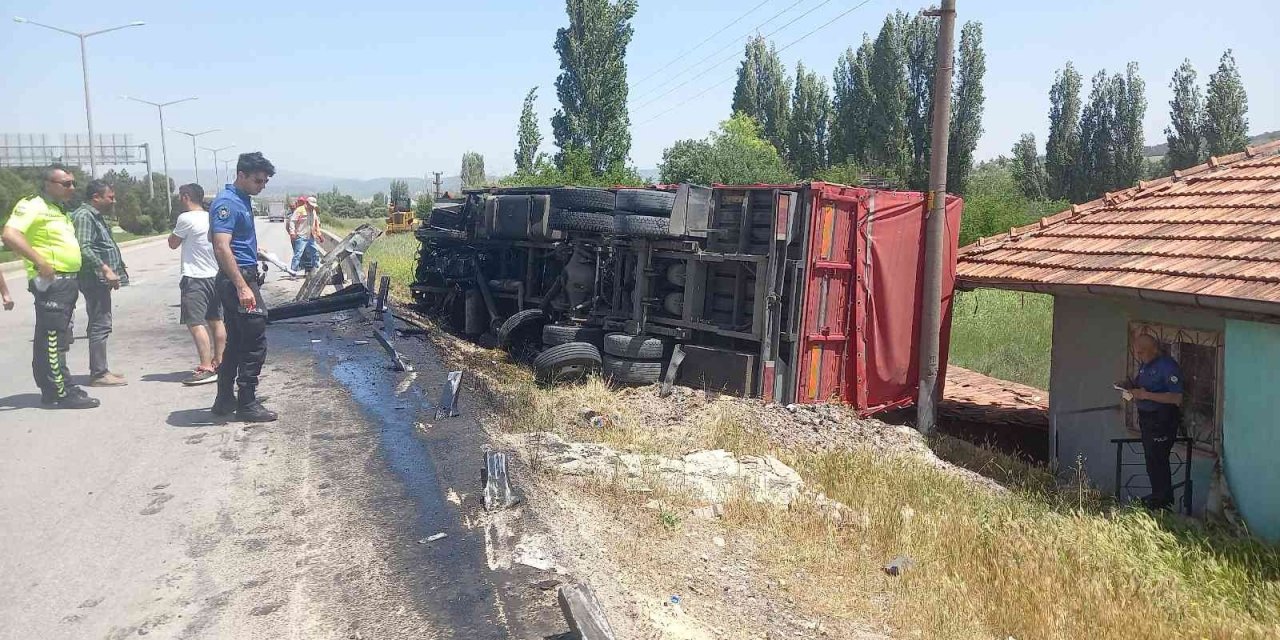 Gediz’de Trafik Kazasında Faciadan Dönüldü