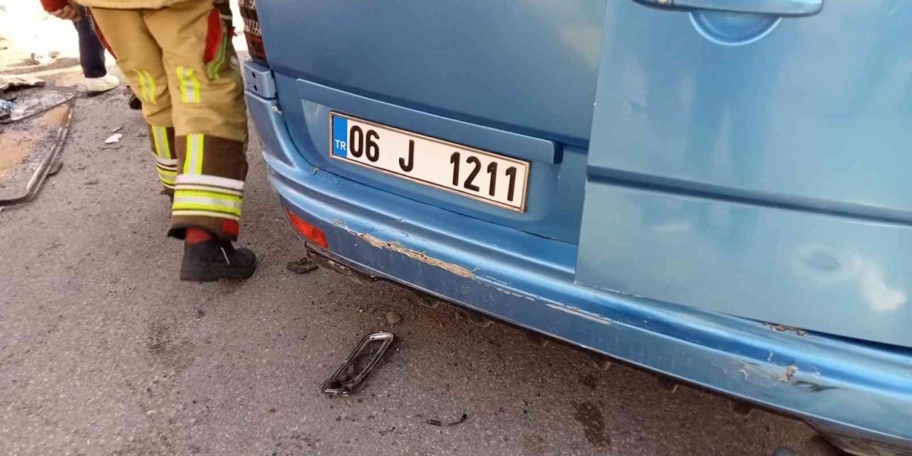 Ankara’da Otomobilin Çarptığı Dolmuş Defalarca Takla Attı: 20 Yaralı