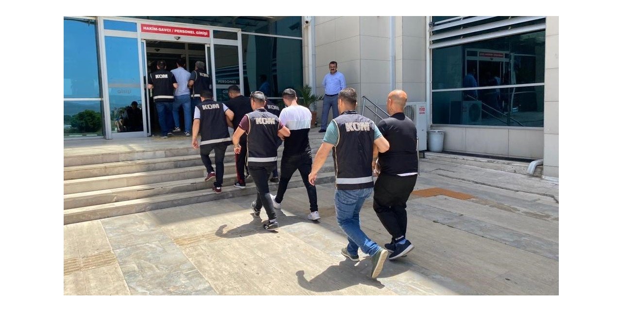 İlişki Tuzağıyla Uygunsuz Fotoğraflar Çekip Şantaj Yapan Çete Çökertildi