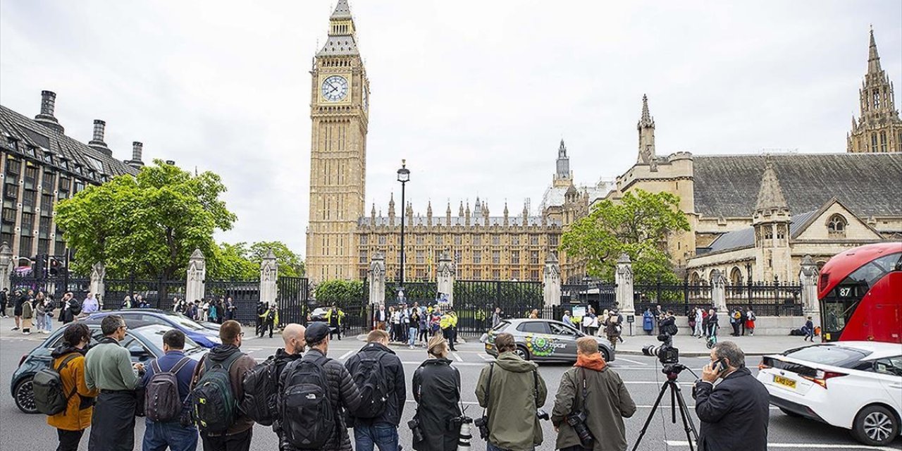 İngiltere Başbakanı Boris Johnson, İstifa Baskısı Altında Partisinden Güvenoyu Almayı Başardı