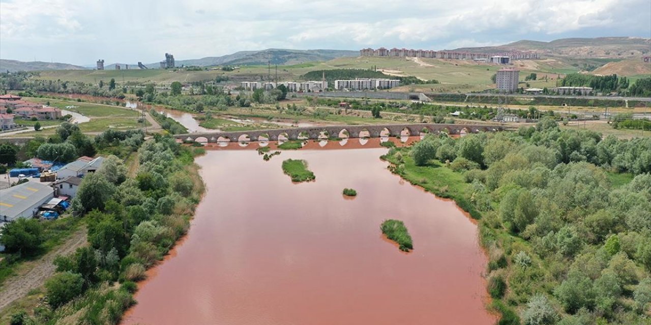 Kızılırmak, Adı Gibi Kızıla Büründü