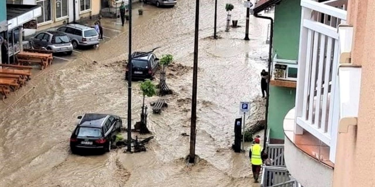 Bosna Hersek'te Şiddetli Yağış Sonucu Sel Meydana Geldi, Birçok Ev Sular Altında Kaldı