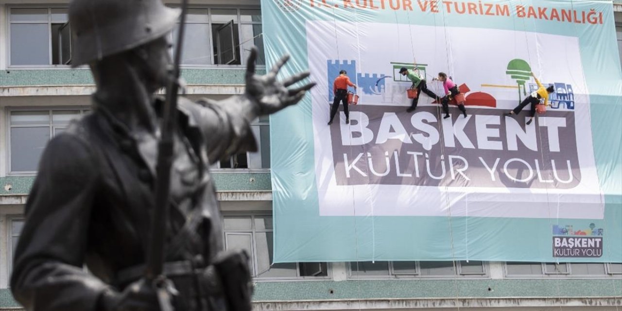 Başkentliler Hayranlıkla İzledi! 35 Metre Yükseklikte Dans Ederek Resim Yaptılar