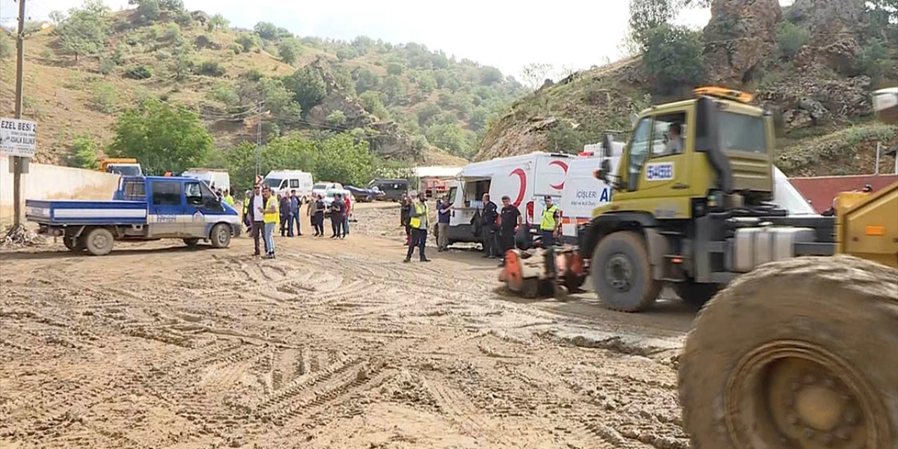 Başkentte Sağanak Sonrası Meydana Gelen Sele Kapılan Kişiyi Arama Çalışmaları Bugün de Devam Ediyor