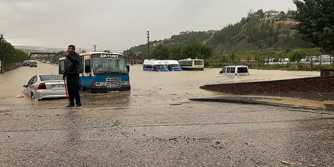 Ankara Bir Kez Daha Sele Teslim Oldu, AFAD Harekete Geçti