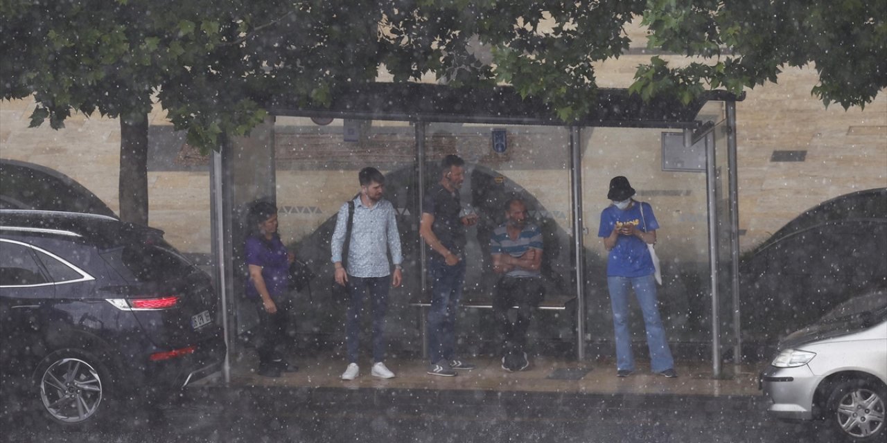 Ankara'da Eğitim-Öğretime 'Sağanak' Engeli, Okullar Tatil Edildi