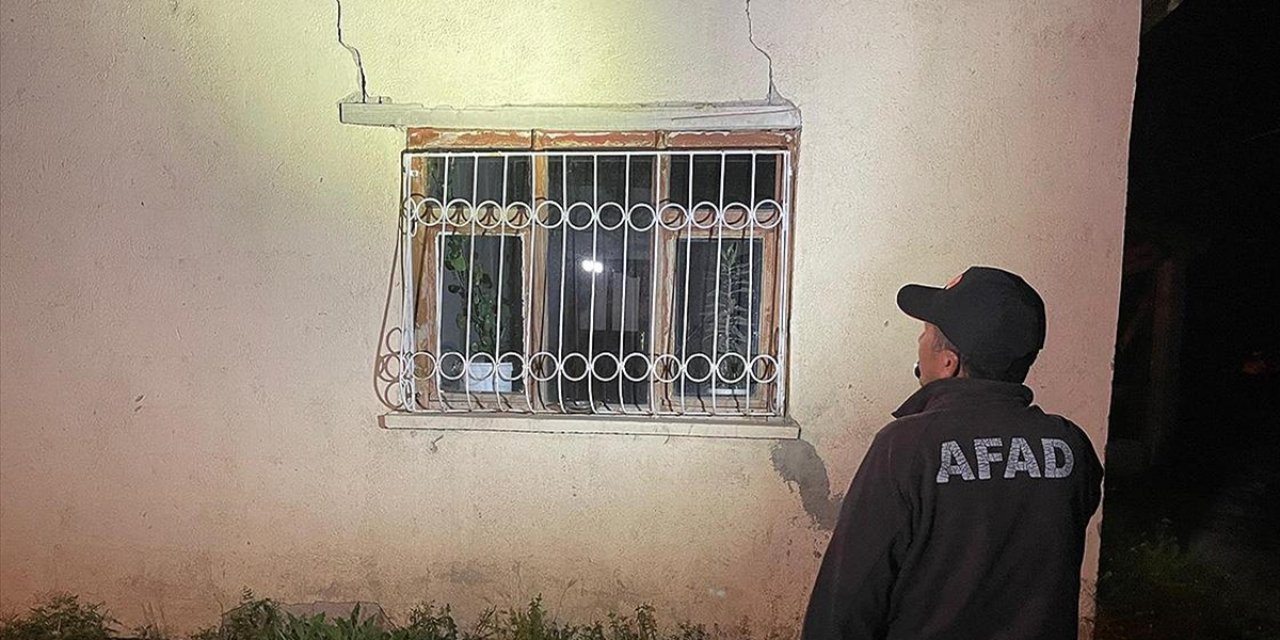 5 Büyüklüğünde Sarsılan Van'da Hasar Tespit Çalışmaları Sürüyor