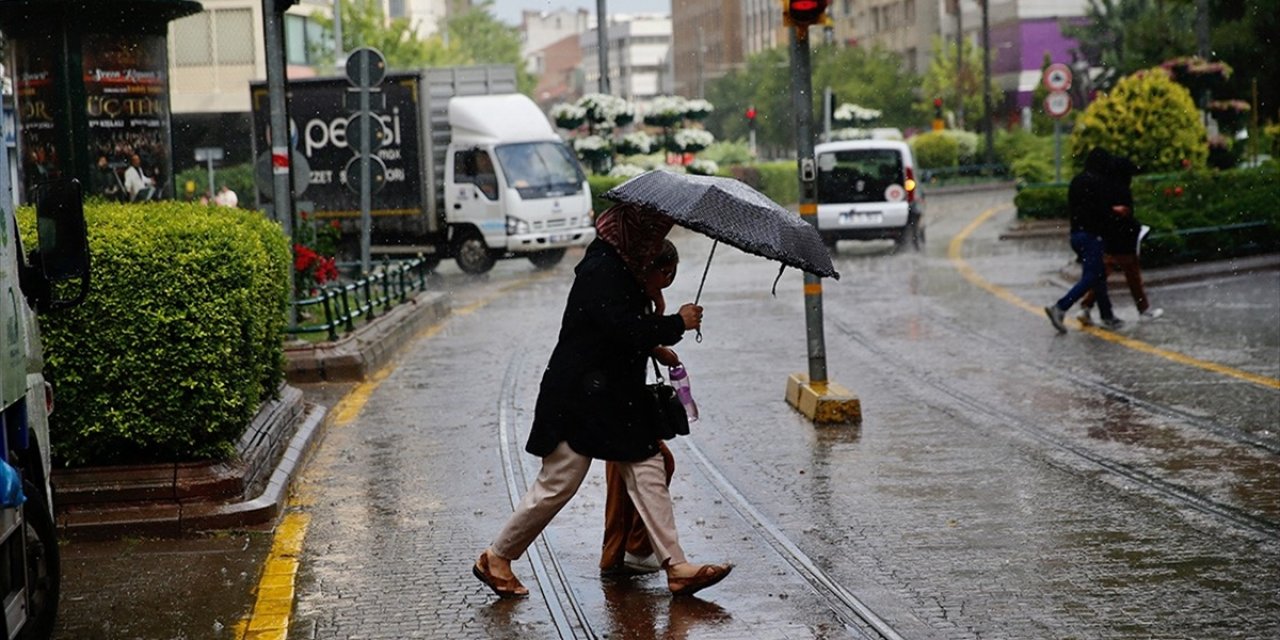 Meteorolojiden Bazı İller İçin Gök Gürültülü Sağanak ve Fırtına Uyarısı