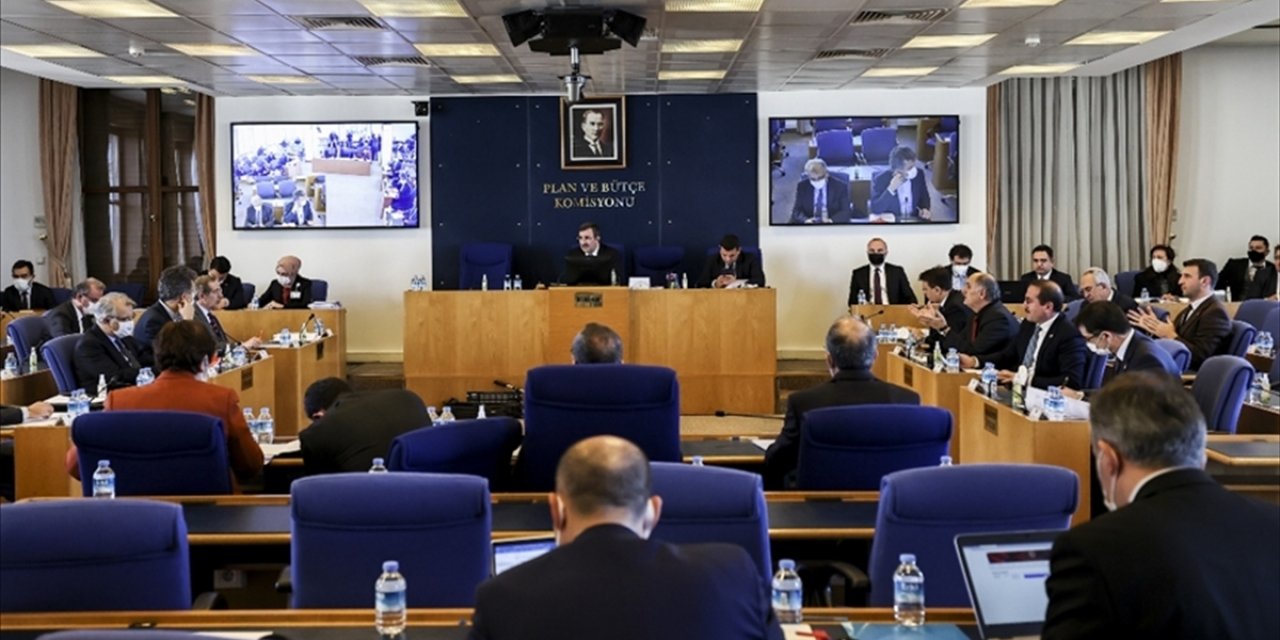 Cumhurbaşkanı Erdoğan'ın İmzasını Taşıyan '2022 Yılı Ek Bütçesi' 884 Milyar Lira Olarak Belirlendi