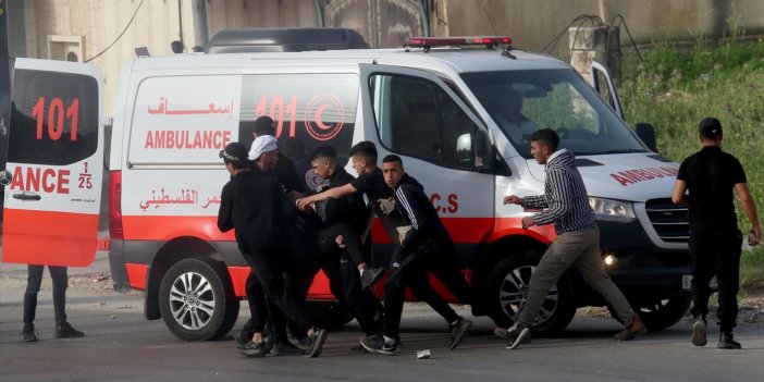 Yahudi Yerleşimciler Batı Şeria'da 2 Filistinliyi Darp Etti, Araçlarını Yaktı