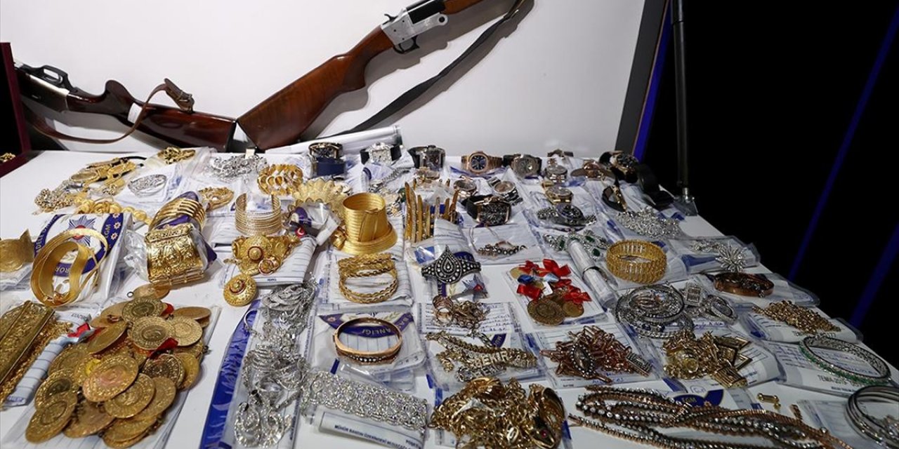 29 İlde 470 Adrese 'Demir Yumruk' Operasyonu: 500 Milyon Lira Değerinde 4 Tır Malzeme Ele Geçirildi