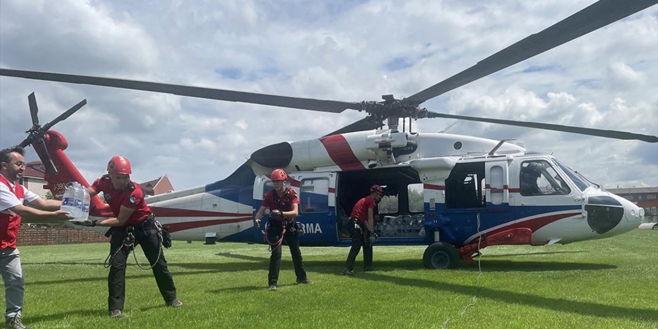 Bartın'da Sağanak Nedeniyle Köprü Yıkıldı, Ulaşımı Kesilen Köye Gıda Malzemesi Helikopterle Ulaştı