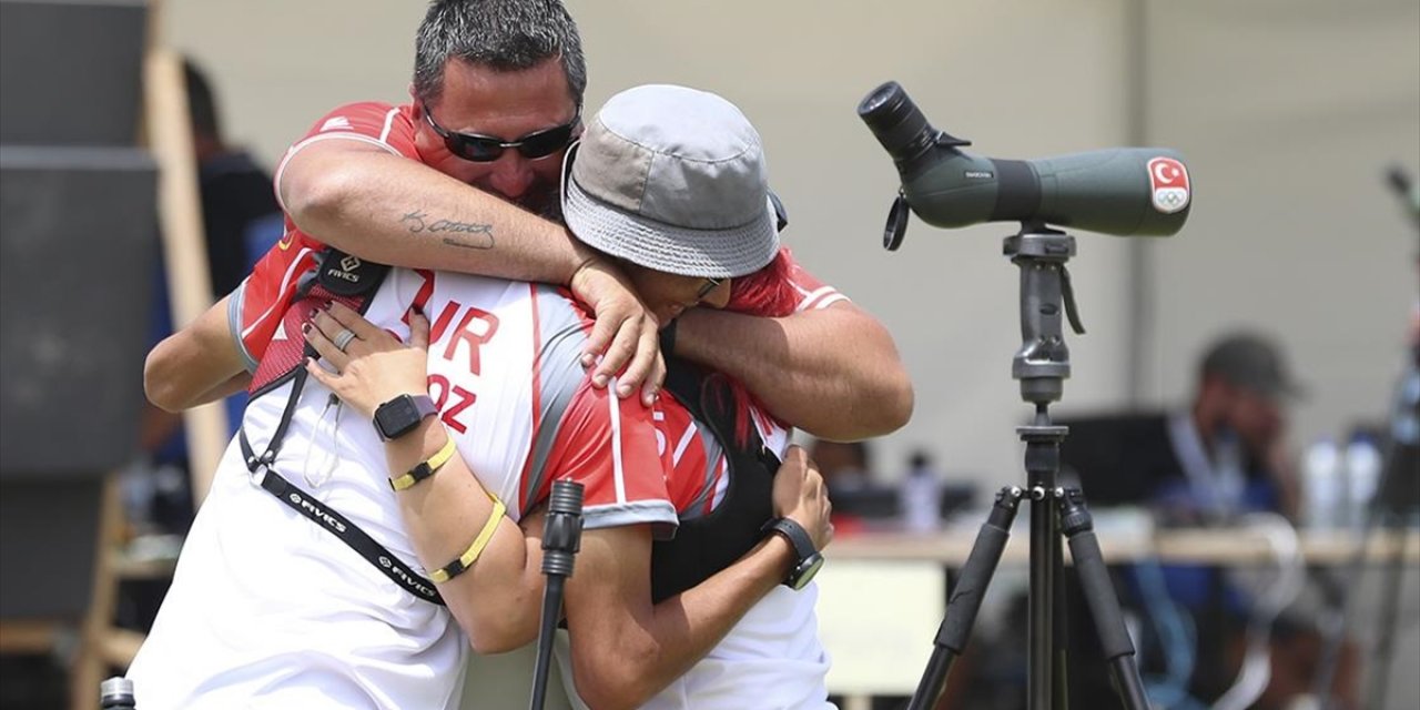 Milli Sporcu Mete Gazoz ve Yasemin Ecem Anagöz'den Altın Madalya