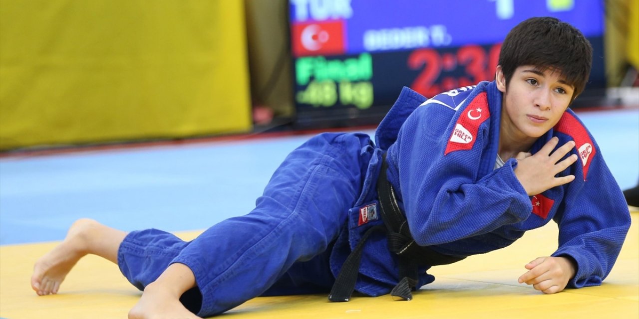 Milli Judocu Tuğçe Beder'den Avrupa Çıkartması, Altın Madalyanın Sahibi Oldu