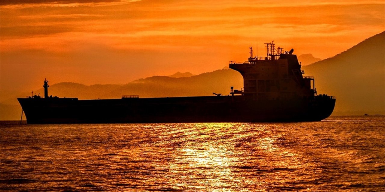 Batı'nın Rus Petrolüne Uyguladığı Yaptırımlarından Yunan Tankerler Karlı Çıktı