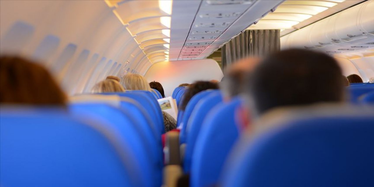 Bir kabin görevlisinin itirafları mide bulandırdı! Uçakta uzak durmanız gereken yiyecekler