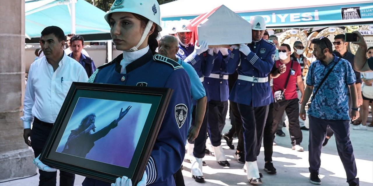 Sanatçı İlhan İrem Son Yolculuğuna Uğurlandı