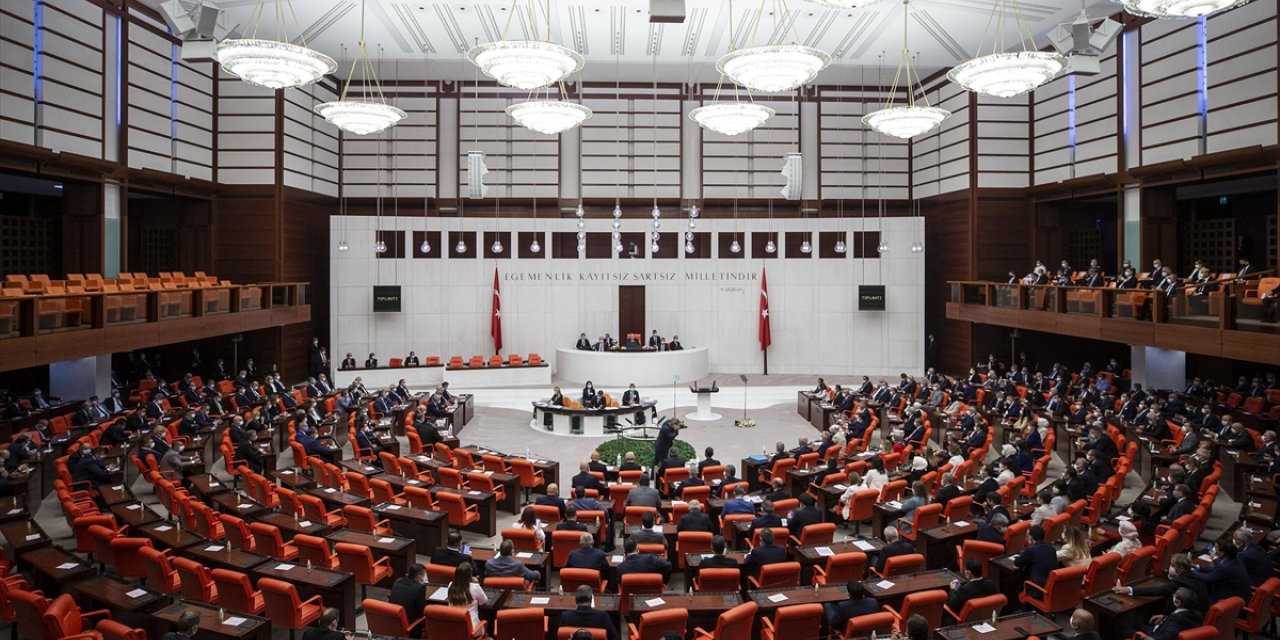 Meclis Dünya Anayasalarını Araştırdı