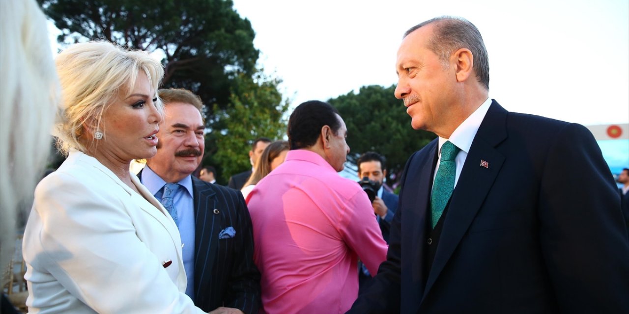 Cumhurbaşkanı Erdoğan'dan Kovid-19'a Yakalanan Ajda Pekkan'a Geçmiş Olsun Telefonu