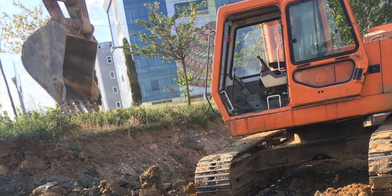 Sultangazi'de Kazı Çalışması Sırasında Havan Topu Mermisi Bulundu
