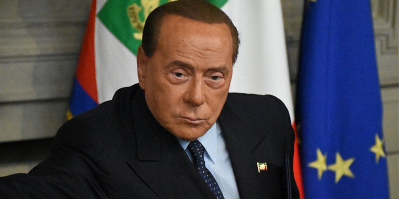 İtalya'da Eski Başbakan Berlusconi Seçimlerde Aday Olmayı Düşünüyor