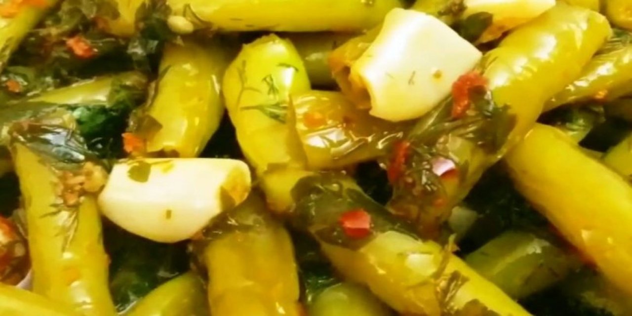 1 günde hazır olan lezzetine doyum olmayan pilav yanına yakışan yağlı biber turşusu tarifi