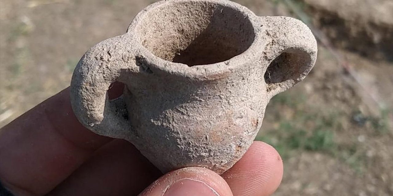 Bathonea Kazılarında 1600 Yıllık Hokka Ve Divit Bulundu