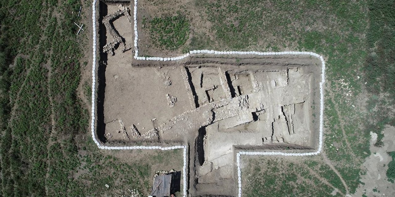 Sirkeli Höyüğü'nde Tunç Ve Demir Çağlarına Ait Kalıntılar Gün Yüzüne Çıkarılıyor