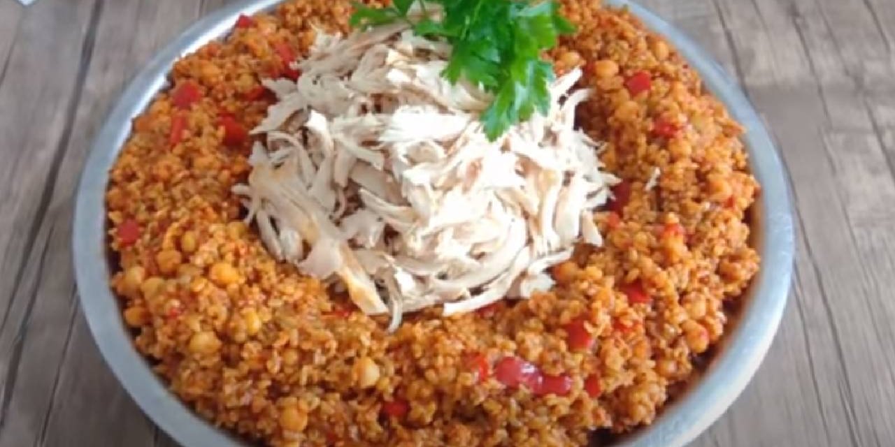 Bugün Akşama ne pişirsem diyenlere; aşçılık sırlarıyla tane tane olan tavuklu sebzeli bulgur pilavı tarifi!