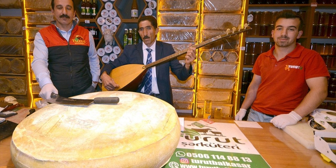 Kars'ta Sezonun İlk Gravyeri Tezgahlardaki Yerini Saz Eşliğinde Aldı