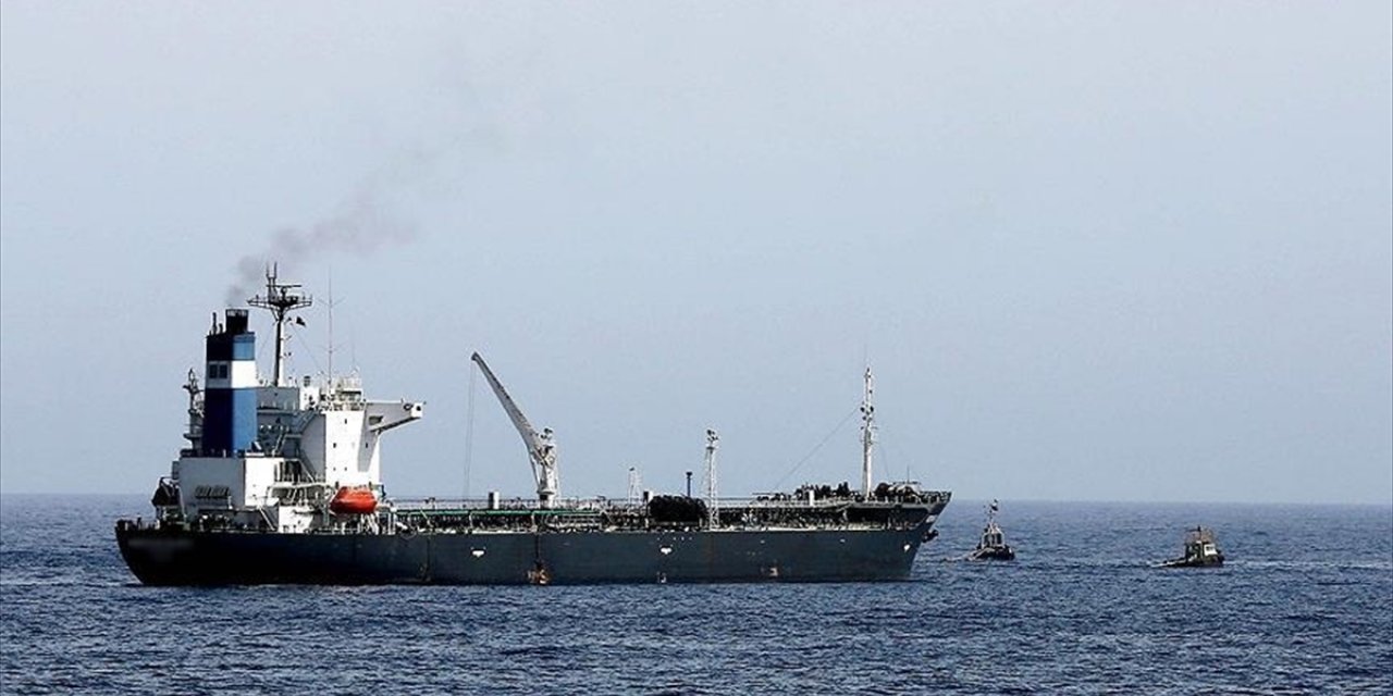 Rus Petrolünün Yunanistan Açıklarından Avrupa'ya Gizlice Sevki Denizdeki Takiple Görüntülendi