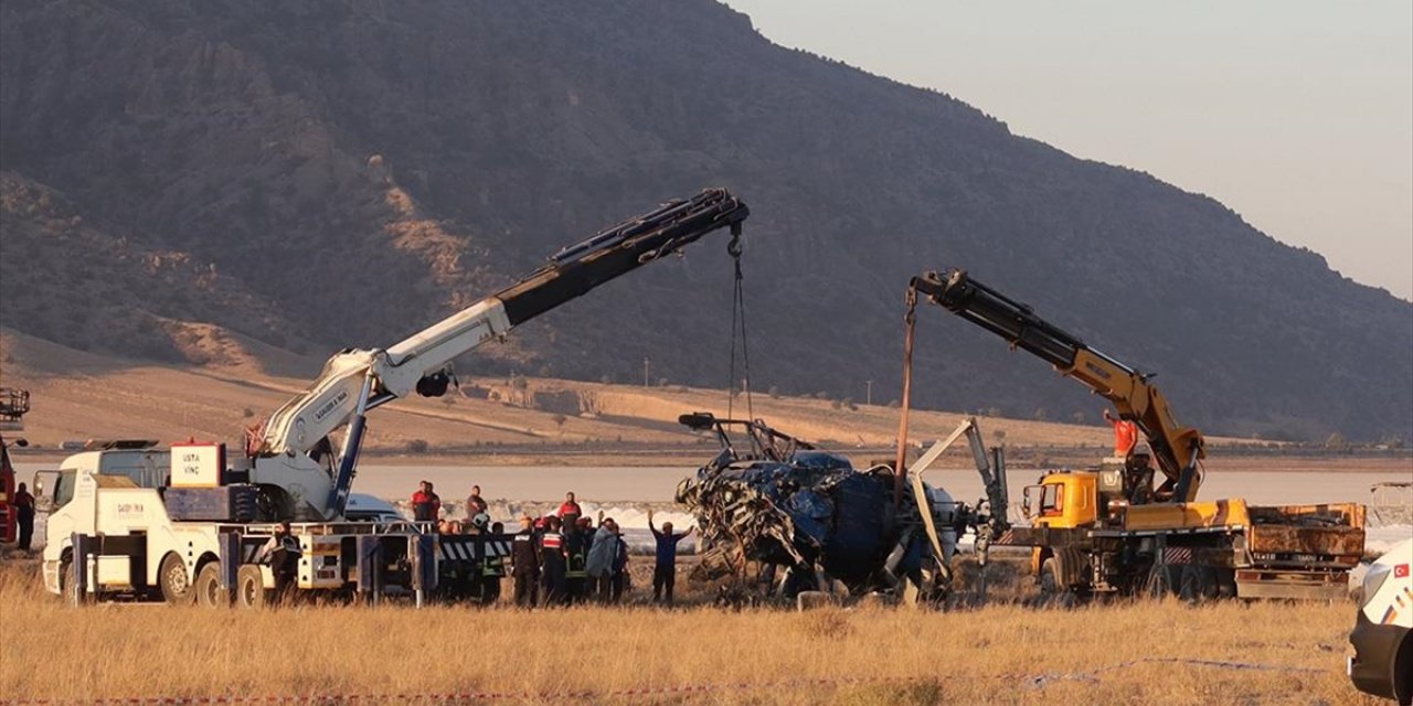 Denizli'de Düşen Helikopterin Enkazı Kaldırıldı