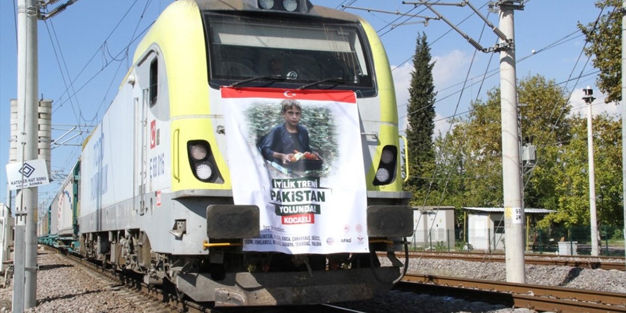 Pakistan'a Yardım Malzemesi Taşıyan 'iyilik Treni' Kocaeli'den Uğurlandı