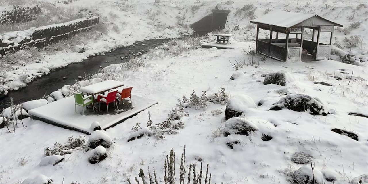 Ardahan Ve Kars'ın Yüksek Kesimlerine Mevsimin İlk Karı Düştü