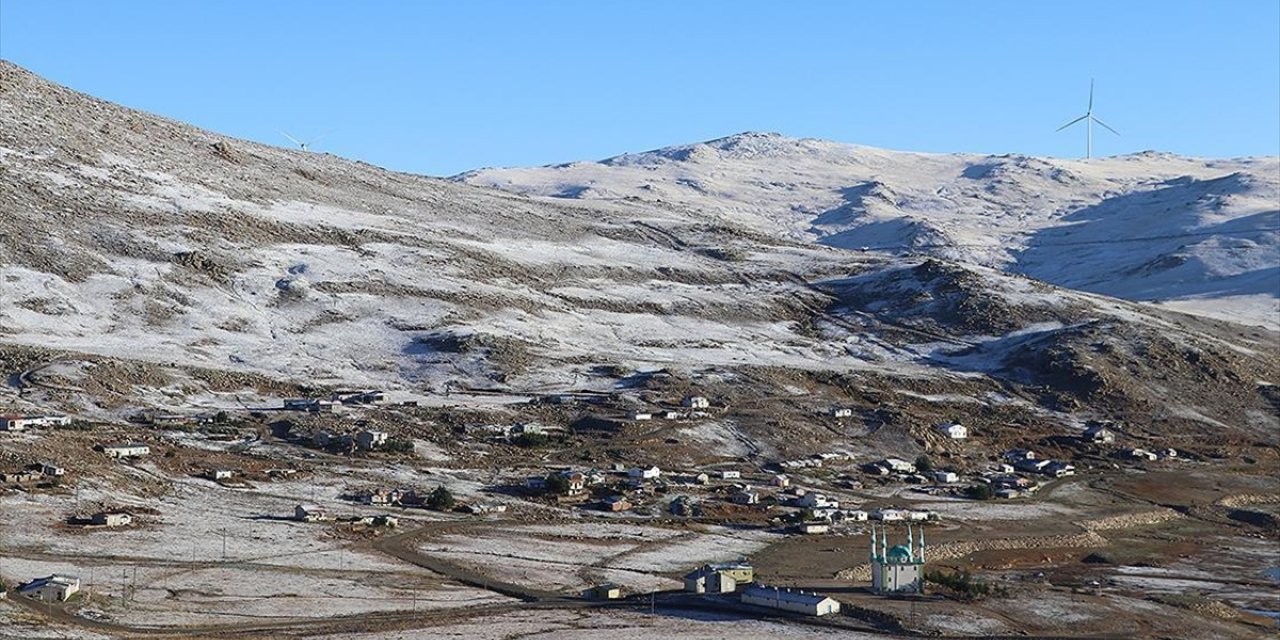 Doğu Karadeniz'in Yüksek Kesimlerinde Kar Etkili Oldu