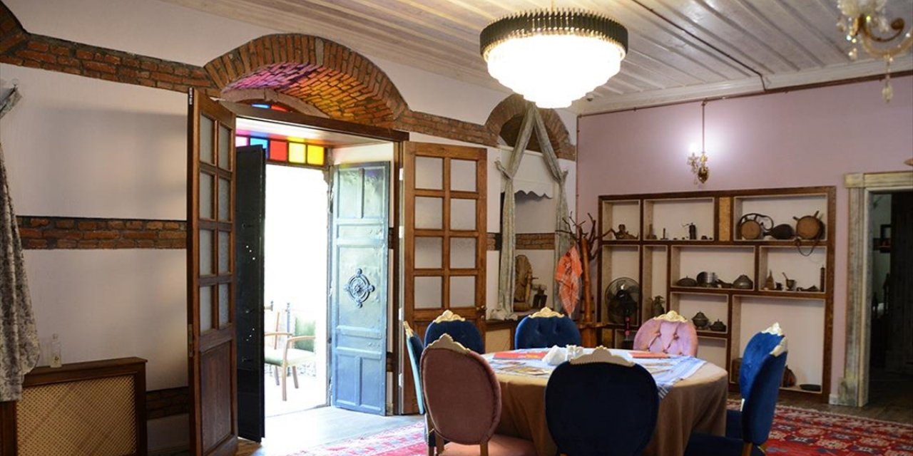 Sındırgı'nın 170 Yıllık Askeri Binasındaki Müze Otel Eski Eşyalarıyla Nostalji Yaşatıyor