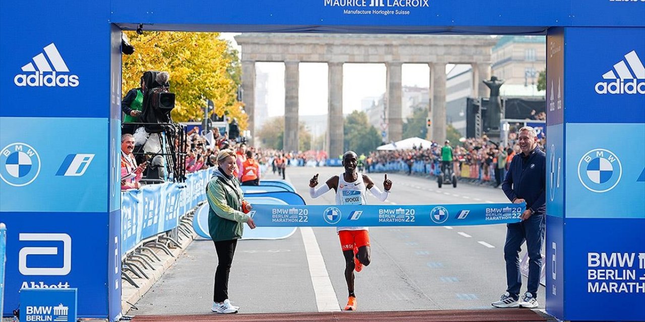 Berlin Maratonu'nun Galibi Kipchoge Kendisine Ait Dünya Rekorunu Geliştirdi