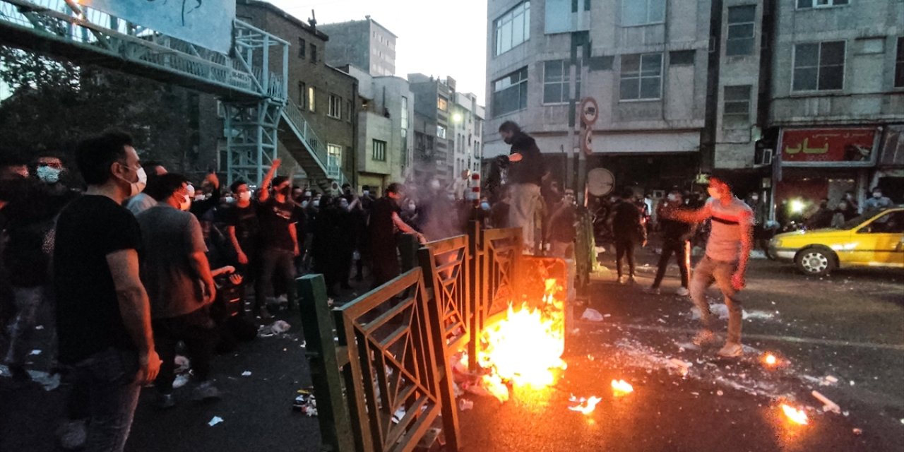 Bm, İran'da Protestoculara Yönelik Şiddete Tepki Gösterdi