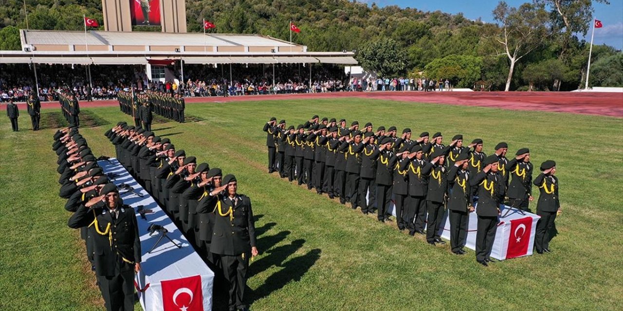 İzmir'deki Kara Harp Okulu Yerleşkesinde Ant İçme Töreni Yapıldı