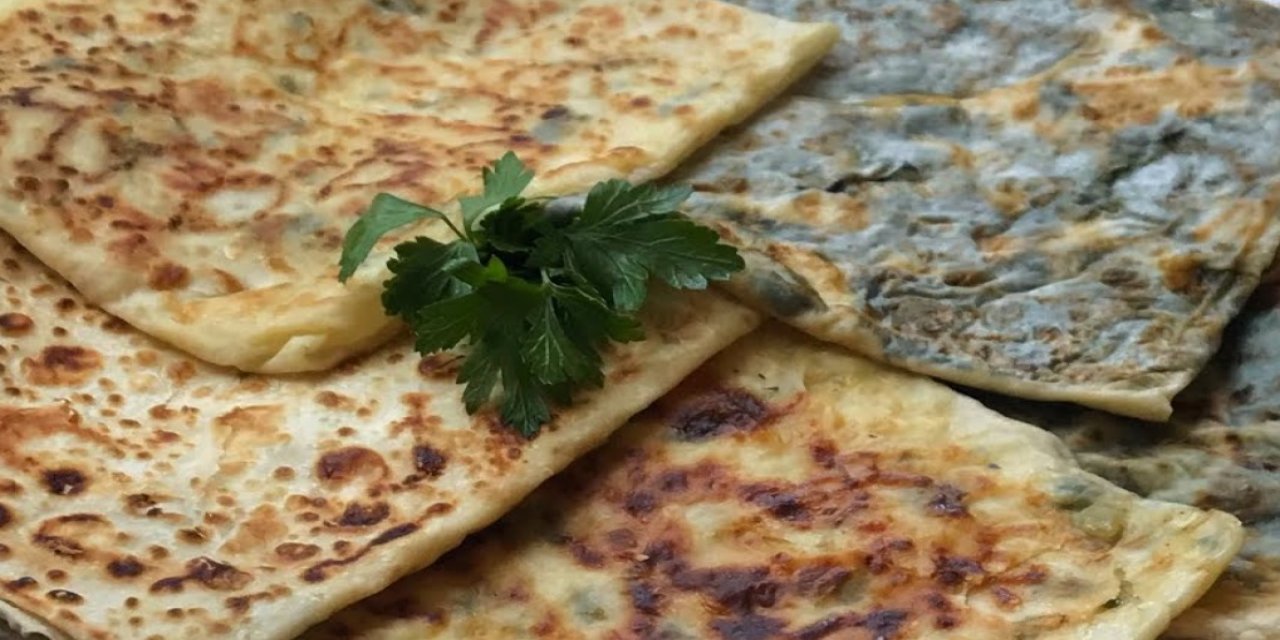 Börek tadında lezzetine doyum olmayan el açması çıtır çıtır ıspanaklı gözleme tarifi!