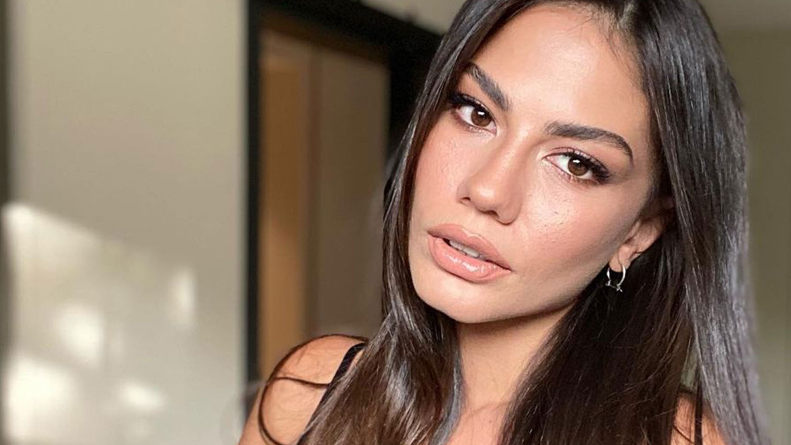 Demet Özdemir ölüm haberiyle sarsıldı! anneannesinin hayatını kaybettiğini duyurdu