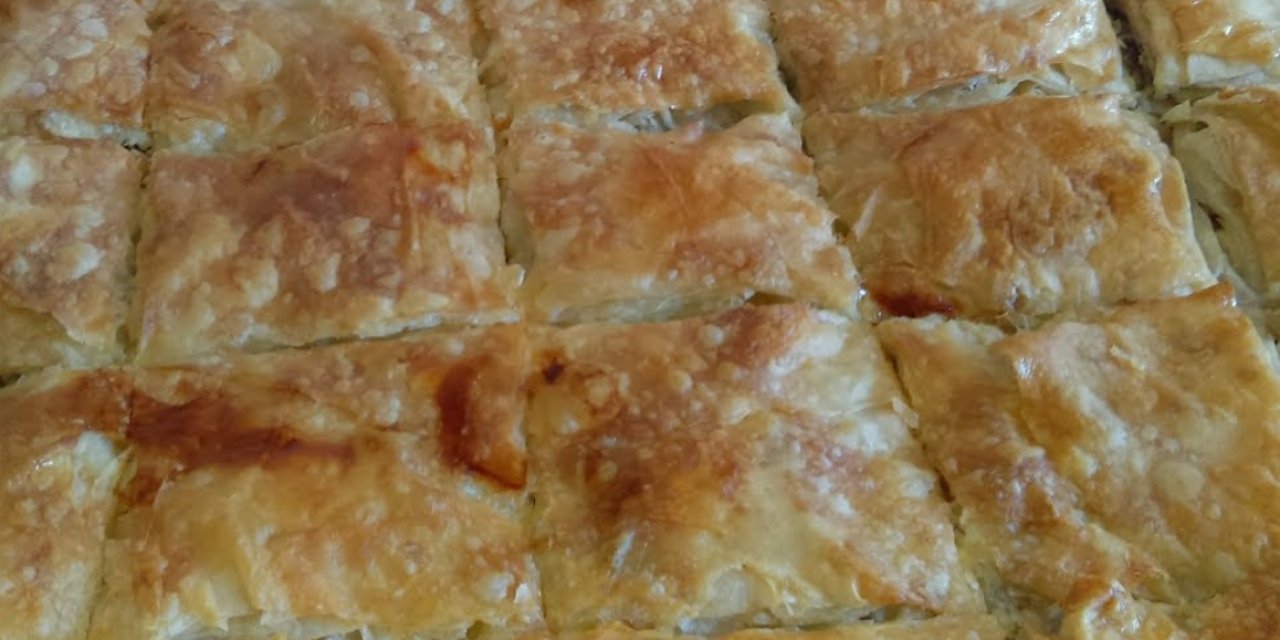Pişirdiğiniz börek çabuk sönüyorsa püf noktası buymuş! Tel tel dökülüyor ve çıtır çıtır oluyor