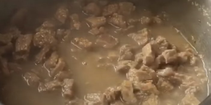 Kolay ve Lezzetli Et Haşlama Tarifi, Besin Değerleri Bu Yöntemle Yok Olmuyor!