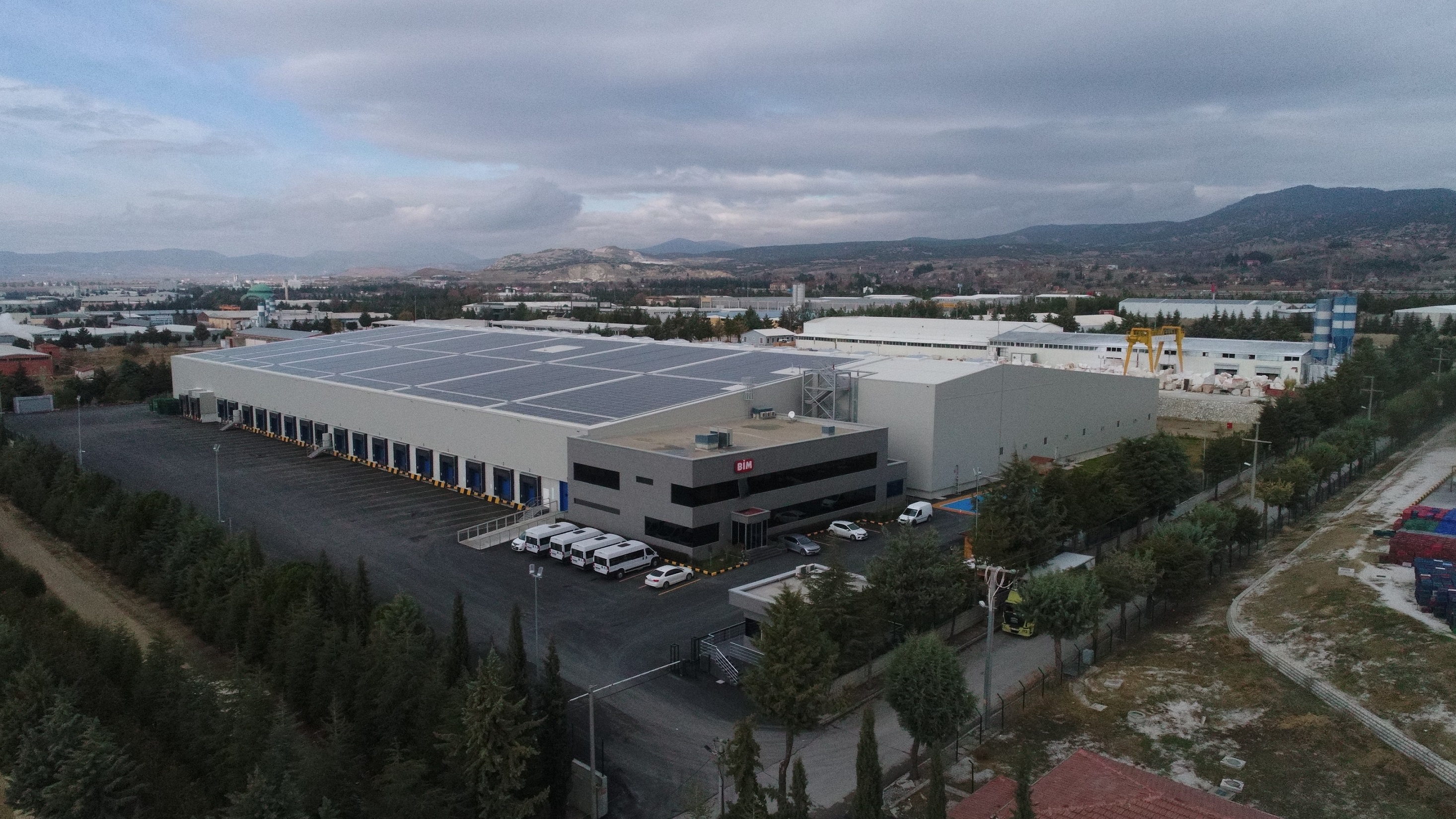 TÜRKİYE'NİN DEV MARKET ZİNCİRİ BİM, 2023 YILININ İLK GES’İNİ ISPARTA’YA KURDU